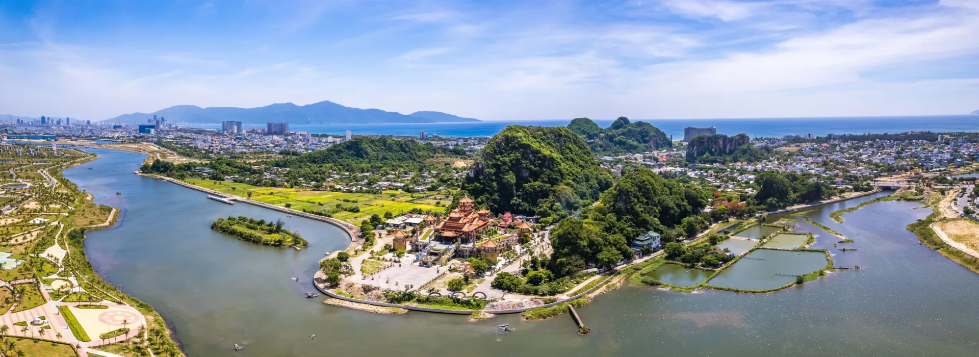 Vietnam Highlights with Day Cruise